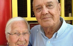 Cảm động đôi vợ chồng gần 100 tuổi chết trong vòng tay nhau