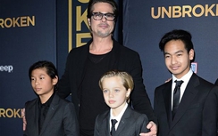 Brad Pitt khóc khi đoàn tụ các con, Angelina Jolie có người khác?