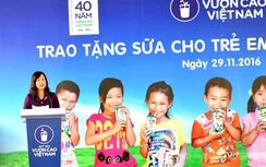 Vinamilk trao gần 130.000 ly sữa cho trẻ em Vĩnh Long