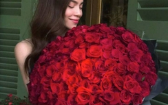 Hồ Ngọc Hà khoe hoa hồng khổng lồ sau ngày Valentine lặng lẽ