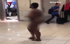 Clip nữ hành khách khỏa thân, la hét tại sân bay Mỹ