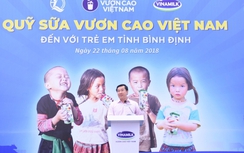 Vinamilk tiếp tục trao 64.000 ly sữa cho trẻ em Bình Định