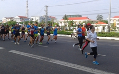 Hàng trăm VĐV thi chạy marathon hỗ trợ trẻ sơ sinh