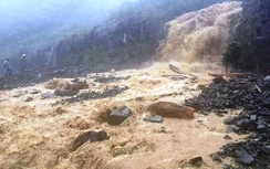 Khánh Hòa: Mưa lớn phát sinh sạt lở, khó thông tuyến QL27