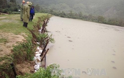 Bình Định: Nhiều hồ sắp đầy tràn, nước rỉ thấu quá thân đập