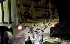 Mật phục trong đêm bắt 34 xe cơi thùng, chở vật liệu rơi vãi