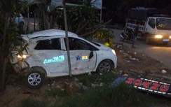 Xe khách húc taxi văng xuống vực, tài xế tử vong tại Bình Định