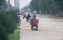 Biển lũ nhấn chìm QL1 qua Đà Nẵng, giao thông tê liệt