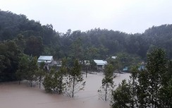 Quảng Nam: Lũ rút chậm, nhiều nơi vẫn bị cô lập