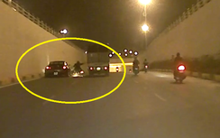 Video: Mô tô vượt ẩu, thoát chết thần kì trên Đại lộ Thăng Long
