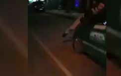 Video: Taxi Mai Linh hất người lên nóc ca pô rồi bỏ chạy