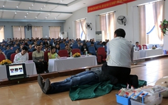 Sinh viên Đà Nẵng học kỹ năng sơ cứu người bị TNGT