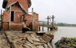 Quảng Nam: Lũ cuốn trôi đường độc đạo, 1.200 người dân bị cô lập