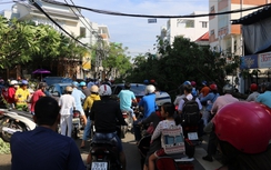 "Tâm bão" Nha Trang vẫn ngổn ngang, ùn ứ do cây đổ ngã đổ