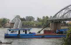 Các phương tiện thủy dưới 400 tấn được phép qua cầu Ghềnh