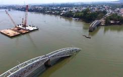 Thủy triều sông Đồng Nai “gây khó” thợ lặn trục vớt cầu Ghềnh