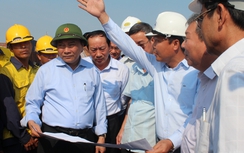 Phó Thủ tướng Nguyễn Xuân Phúc kiểm tra khắc phục sự cố cầu Ghềnh