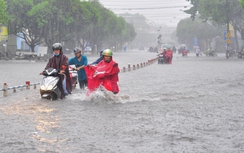 Biên Hòa trong biển nước, dân bì bõm về nhà