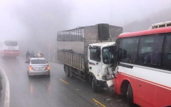 Ôtô chở 45 sinh viên ĐH Hà Nội đi tham quan gặp tai nạn