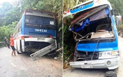 Ô tô chở học sinh đâm vách núi Tam Đảo: 13 người thương vong