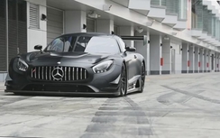 Mercedes-Benz AMG GT RR khoe sức mạnh trên đường đua