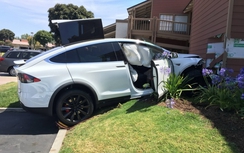Tesla Model X gặp tai nạn sau 5 ngày tới tay khách hàng