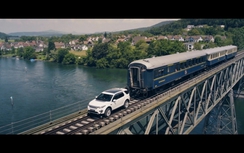 Land Rover Discovery Sport trổ tài kéo 3 toa tàu 100 tấn