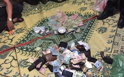 Quảng Bình: Bắt 5 người đánh bạc, thu 32 triệu đồng