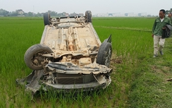 Nghệ An: Ô tô mất lái đâm 2 người thương vong