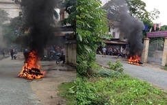Nghệ An: Dân chặn đánh, đốt xe của "cẩu tặc"