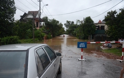 Quảng Bình: Nhiều tuyến đường tê liệt do mưa lũ