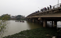 Trên đường đi học, nam sinh nhảy cầu tự vẫn