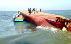 Chìm tàu chở than trong bão số 2, 13 người mất tích
