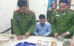 Khám nhà kẻ buôn ma túy, thu 3 bánh heroin, 14.000 viên hồng phiến