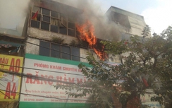 Hà Nội: Cháy 2 ngôi nhà trên đường Giải Phóng