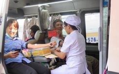 Nhân viên đường sắt Sài Gòn hiến máu cứu người