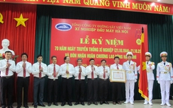 Xí nghiệp đầu máy Hà Nội đón nhận Huân chương Lao động hạng Nhì