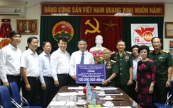 Lãnh đạo Bộ GTVT tặng quà cựu chiến sĩ Trường Sơn