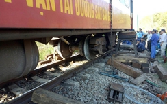 Đường sắt nói gì về nguyên nhân tàu trật bánh ở Bình Thuận?