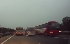 Hà Nội "cấm cửa" xe khách phóng ngược chiều cao tốc Nội Bài-Lào Cai
