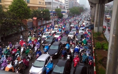 Hà Nội: Hàng loạt tuyến đường ùn tắc nghiêm trọng trong mưa