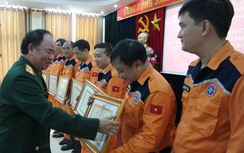 Bộ trưởng Quốc phòng tặng Bằng khen cho lực lượng cứu nạn hàng hải