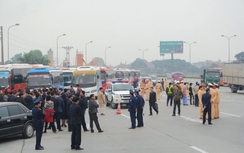 50 xe khách "hội quân" mong đối thoại với Chủ tịch Hà Nội
