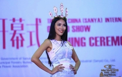 Vương miện Miss World trao cho Lan Khuê làm bằng hoa cỏ