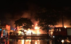 Hà Nội: Cháy kinh hoàng trong đêm mưa, một siêu thị bị đổ sập