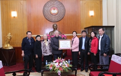 Gia đình cụ Trịnh Văn Bô ủng hộ đồng bào lũ lụt 200 triệu