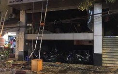 Hà Nội: Cháy nhà hàng, nhiều người mắc kẹt đập cửa kính ra ngoài