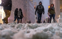 Cận cảnh trận bão tuyết lịch ở Mỹ khiến giao thông tê liệt