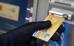 Dùng thẻ giả rút tiền tại ATM, 6 đối tượng bị bắt