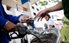 Giá xăng tiếp tục giảm hơn 600 đồng/ lít